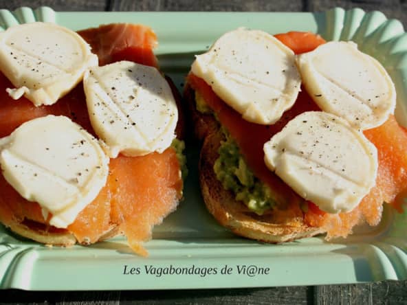 Tartines avocat, saumon, chèvre