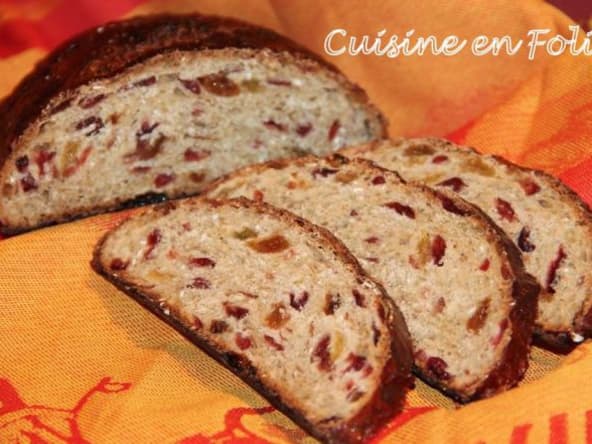 Pain aux flocons d’avoine, raisins secs, et craneberries