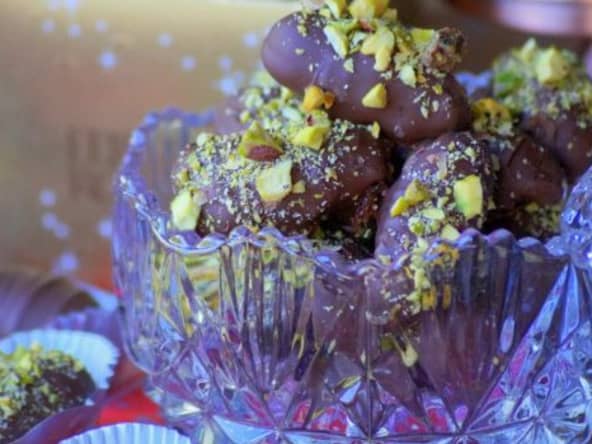 Datte fourrée aux amandes et enrobée de chocolat