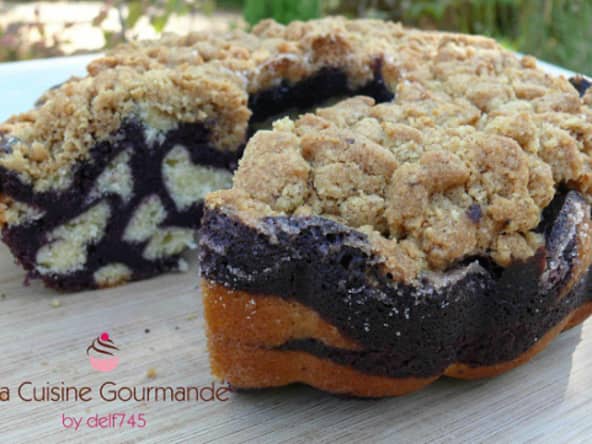 Crumbcake marbré aux myrtilles : moitié cake marbré, moitié crumble