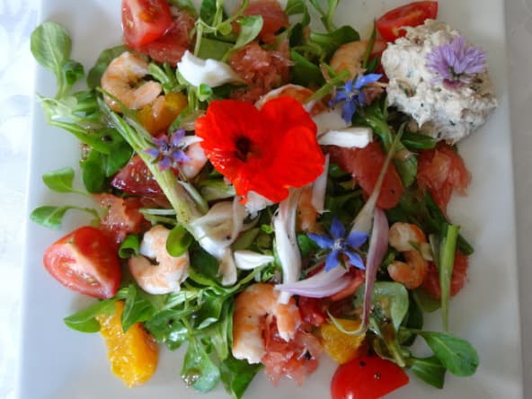 Salade colorée aux crevettes