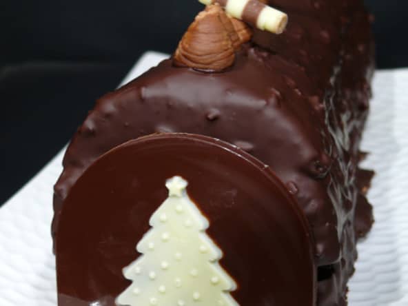 Bûche-Cake de Voyage en Savoie : Chocolat, Gianduja et Myrtille, glaçage au sucre pétillant