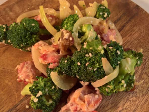 Salade de brocoli sucrée salée