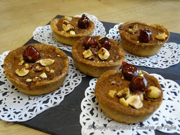 Tartelettes sablées au chocolat et caramel au beurre salé