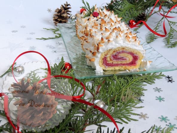 Bûche mûre et chocolat blanc meringuée : simple et du plus bel effet.