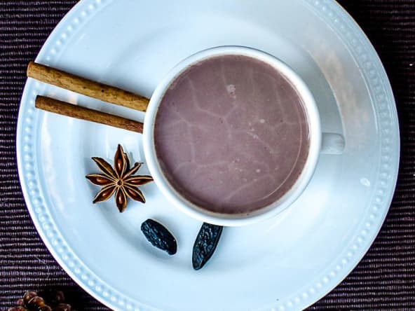 Chocolat chaud de Noël à la fève tonka vegan