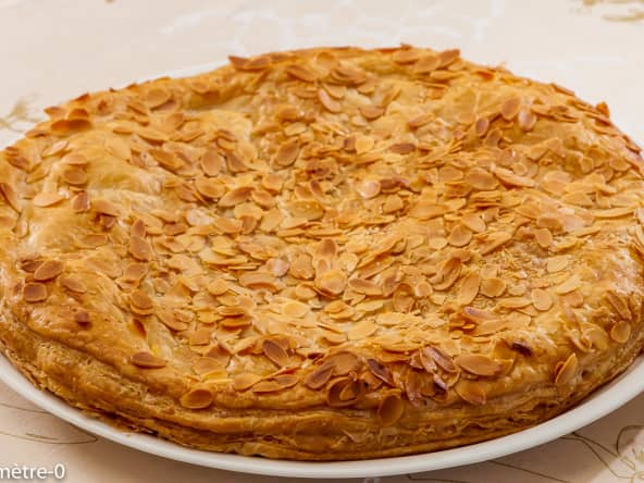 Galette des rois de l’Epiphanie aux poires et caramel et beurre salé