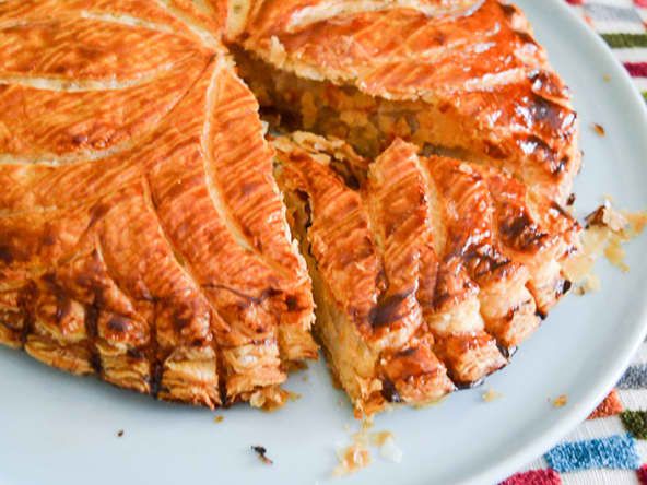 Galette des rois à la frangipane et aux pommes caramélisées