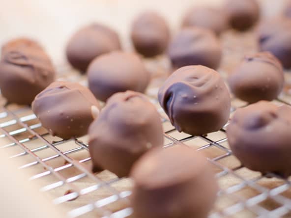 Bouchées de pâte d'amande au chocolat au lait