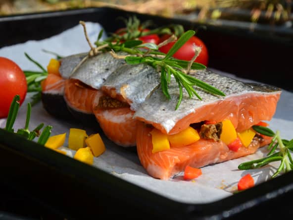 Pavé de truite farci aux deux poivrons et cèpes d'été