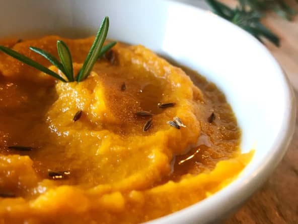 Purée de carotte à l'huile d'olive aromatisée à l'ail