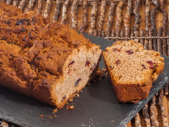 Gâteau du matin à la farine de châtaignes et aux cranberries