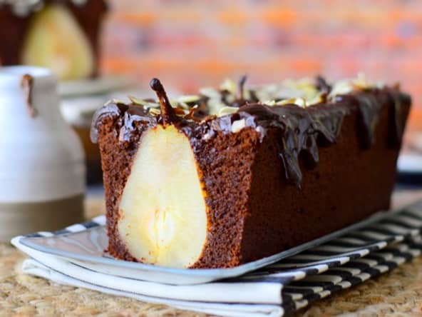 cake au chocolat et poires entières