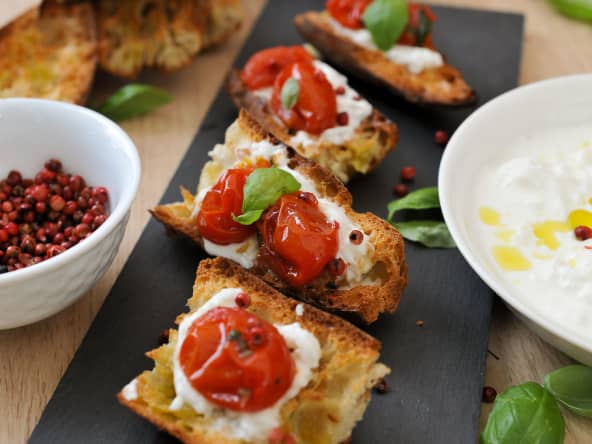 Bruschetta tomates cerise rôties au miel et stacciatella