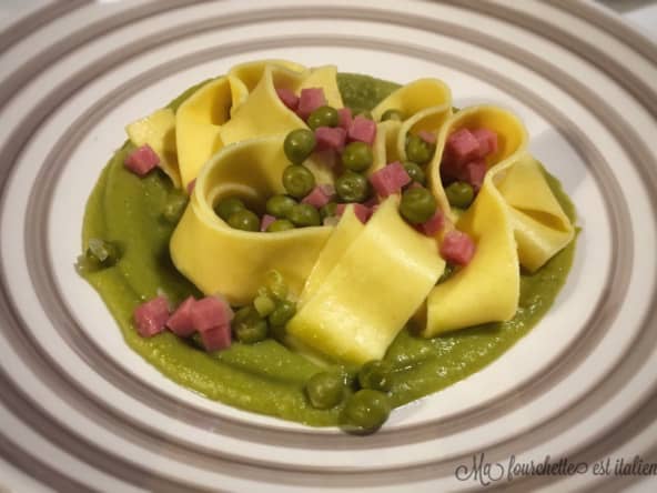 Pâtes pappardelles aux petits pois et dés de jambon