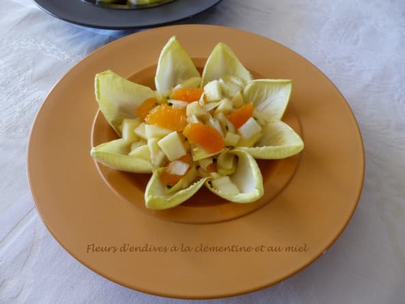 Fleurs d'endives à la clémentine, pomme et miel