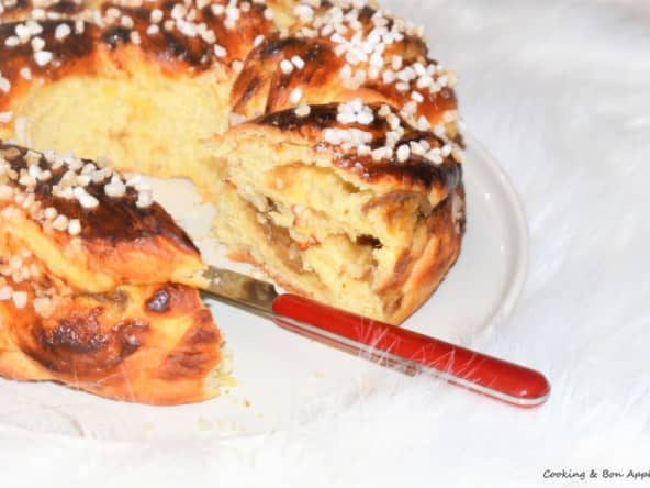 Brioche tressée, compotée de rhubarbe et vanille