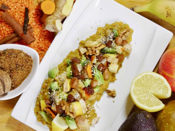 Petit déjeuner alcalinisant satiété et énergie pour toute la matinée aux lentilles corail, lait de coco et épices