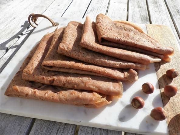 Crêpes à la farine de châtaigne, maïzena et au lait végétal aux noisettes