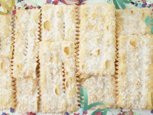 Chiacchiere ou bugnes italiennes fines et croustillantes