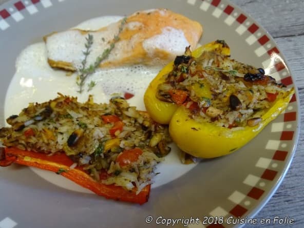 Poivrons farcis à l'orientale aux raisins blonds et pignons