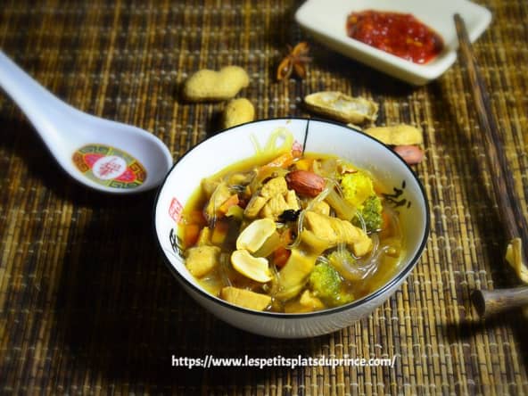 Bouillon chinois au poulet et épices