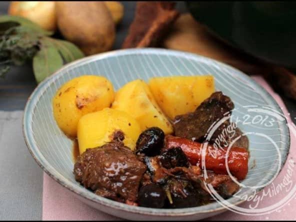 Daube à la provençale en cocotte lutée de Philippe Etchebest (vin blanc, champignons et olives noires)