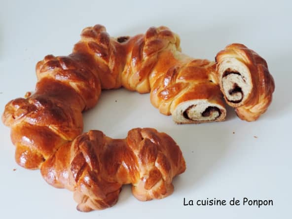 Brioche roulée en petites tresses au chocolat