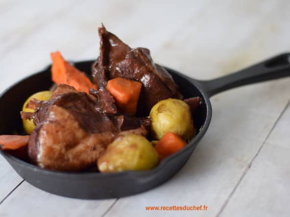 Coq au vin et chocolat - une recette incontournable de la cuisine française