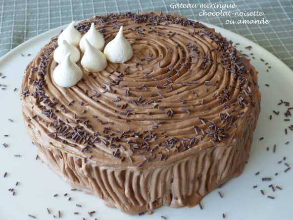 Gâteau meringué chocolat-noisette ou amande
