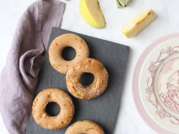Donuts aux pommes caramélisées et cannelle cuits au four (vegan)