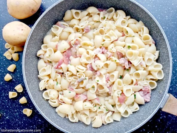 Pâtes speck et crème de pommes de terre