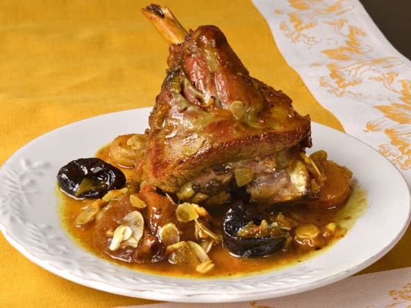 Souris d’agneau aux fruits secs et aux amandes pour les fêtes