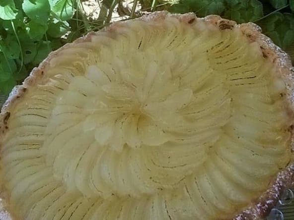 Tarte aux poires pochées à la vanille