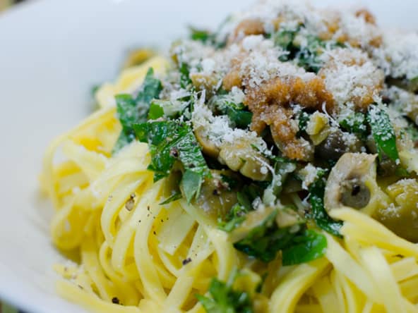 Linguini aux olives et aux câpres