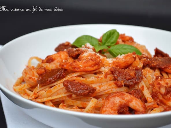 Pâtes linguine sauce aux scampis, ail et chorizo piquant