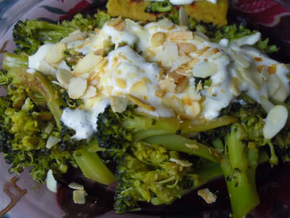 Brocoli à la crème vegan d’amande citronnée
