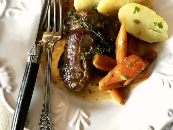 Joues de porc confites à la bière