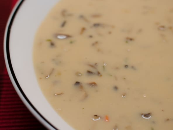 Soupe aux champignons de Paris et à la coriandre