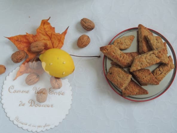 Canistrelli, biscuits croquants aux noix, citron et orange pour l'heure du thé