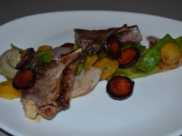 Noisettes d'agneau et légumes du printemps
