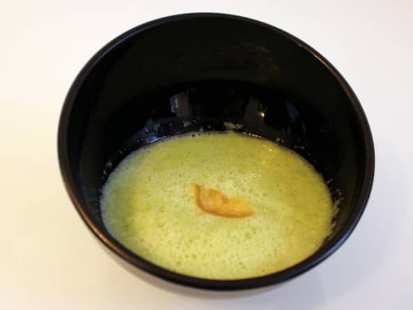Soupe détox : fenouil, courgette, fanes de radis et citron confit