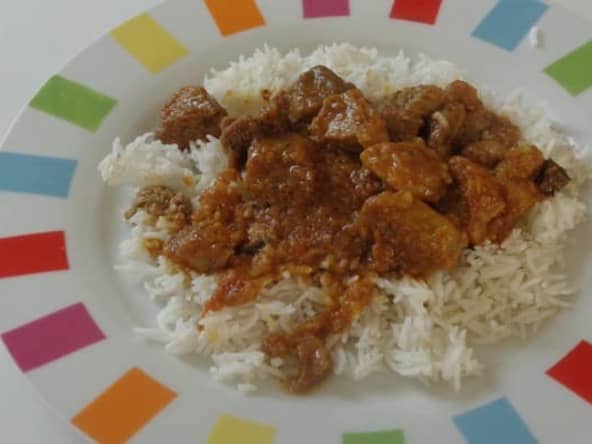 Rouelle de porc au massalé kaloupilé (feuilles de curry) et riz blanc