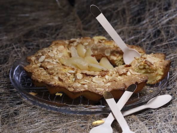 Tendre gâteau aux poires rafraîchies et à l'orange