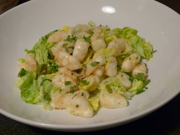 Poke bowl aux crevettes, à l'aïl et au wasabi