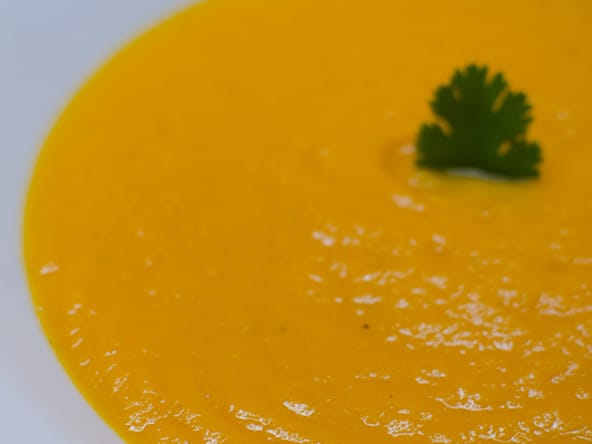 Soupe aux patates douces, aux carottes et au lait de coco
