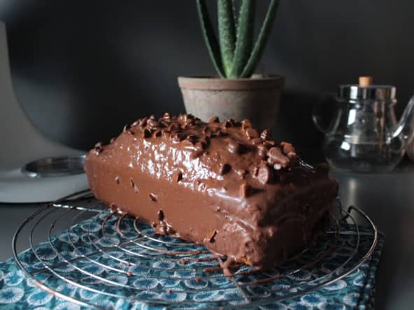 Cake marbré et glaçage chocolat au lait, amandes