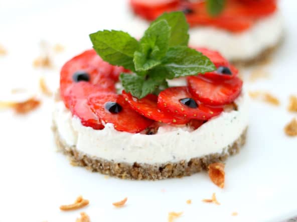 Pain de seigle, fraise et ricotta à la menthe