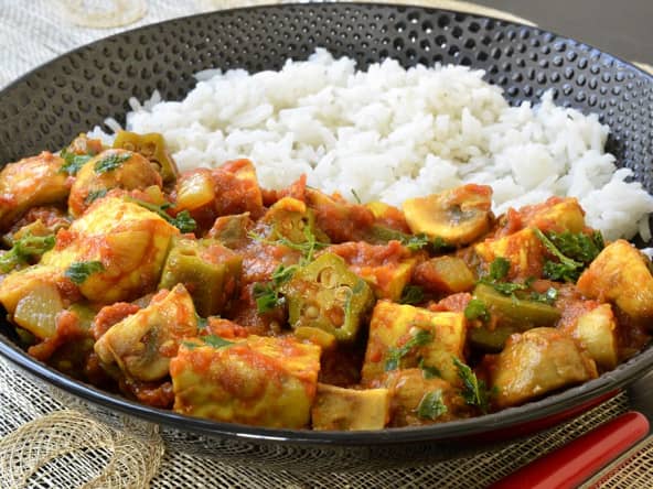 Curry de tempeh aux champignons et combos : un plat facile et végétarien