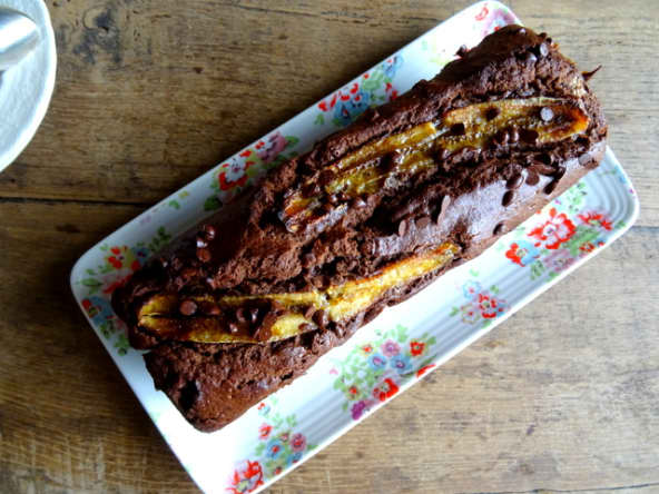 Un cake au chocolat et banane gourmand et fondant.